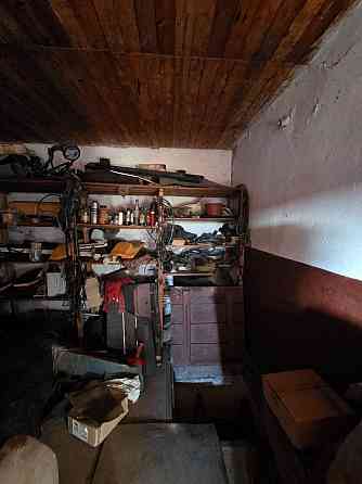 Гараж в Буденовском р-не. кооп. Горняк , все что на фото, в т.ч. автомобиль "Москвич" Donetsk