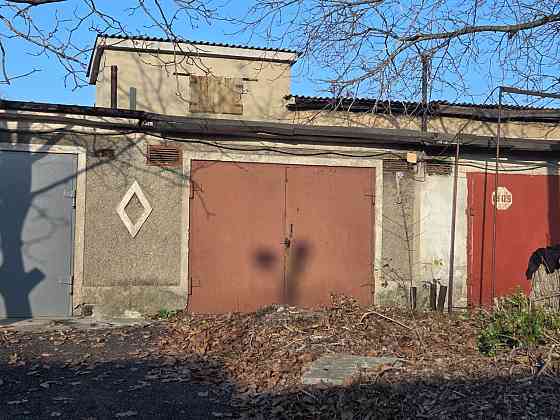 Гараж в Буденовском р-не. кооп. Горняк , все что на фото, в т.ч. автомобиль "Москвич" Donetsk